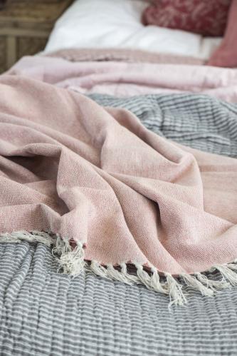 Pläd creme/Faded rose - 160 X 130 CM - www.frokenfraken.se