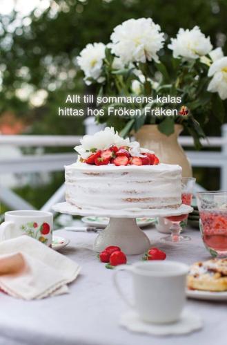 Tårtfat på fot - Vitt - Orient Festfat White - Ø 28 - www.frokenfraken.se