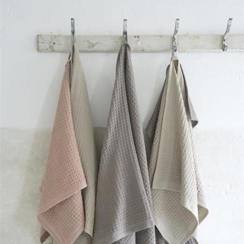 Handduk - För badrummet - Mörkgrå - 70 x 140 cm - www.frokenfraken.se