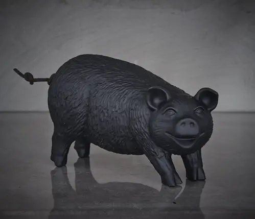 Julgris - Happy Pig - Svart - 28 x 17 cm - www.frokenfraken.se
