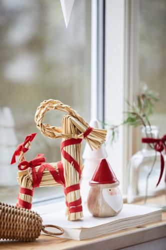 Julbock - Halmbock med röda band - 21 cm - www.frokenfraken.se