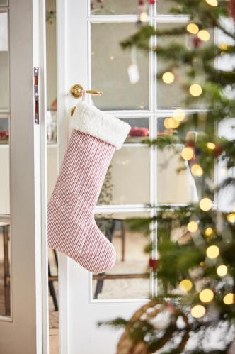 Julstrumpa - Röd med vita ränder - konstpälskant - www.frokenfraken.se