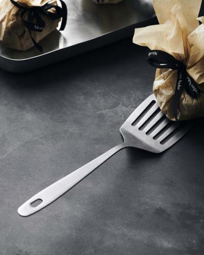 Spatel - Rostfritt stål - 32 X 7.7 cm - www.frokenfraken.se