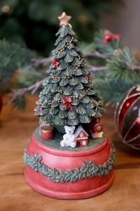 Speldosa - Julgran - Ø10 x 19 cm - www.frokenfraken.se