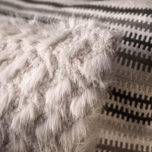 Kuddfodral - Cavalese - Cream - Fuskpäls - 50 x 50 cm - www.frokenfraken.se