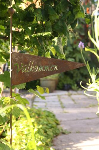 Skylt - Välkommen - 1 M - www.frokenfraken.se