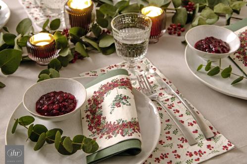 Kökshandduk - Berry Wreath Cream - 50 x 70 cm - www.frokenfraken.se