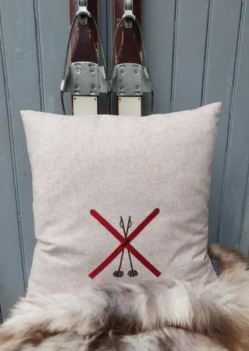 Kuddfodral - Korsade skidor med stavar - Ljusgrå - 50 x 50 cm - www.frokenfraken.se