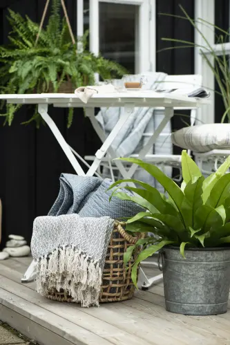 Bord - Cafe table - Vit - 70 x 76 cm - www.frokenfraken.se