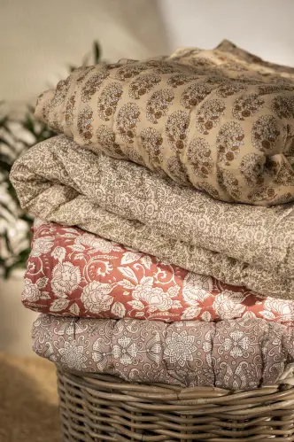Pläd - Quilt - Blommig - Faded Rose - 130 x 170 cm - www.frokenfraken.se