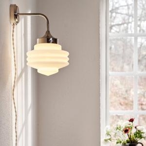 Vägglampa - Valter - Nickel/Opal Vit - Ø20 x H31 x D28 cm - www.frokenfraken.se