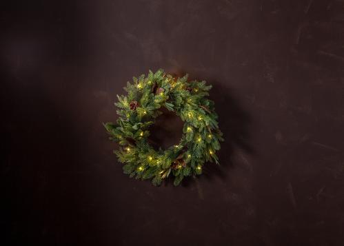 Krans - Löv och barr med belysning - Ø60 cm - www.frokenfraken.se
