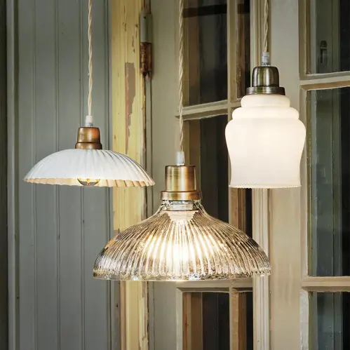 Taklampa Selma Antik Mässing - Vit - Ø12 x H18 cm - www.frokenfraken.se