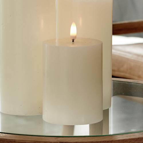 Ljus - Värmeljus - Batteriljus i plast med timer - 3,8 x 2 cm - www.frokenfraken.se