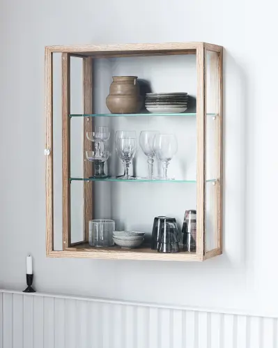 Skåp - På väggen - Trä/Glas - 62 x 82 cm - www.frokenfraken.se