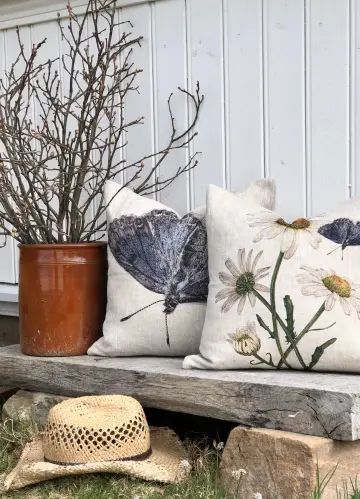 Kuddfodral - Blåvinge/Prästkragar - 47 cm - www.frokenfraken.se