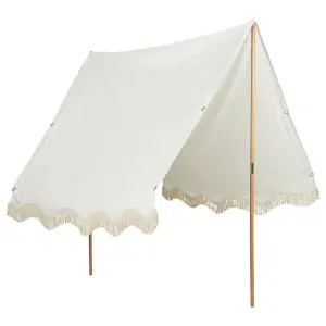 Solsegel - Vitt med fransar - trästolpar - 298 cm - www.frokenfraken.se
