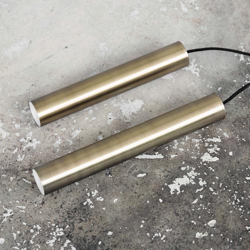 Lampa - Pin - Mässing - 30 x 5 cm - www.frokenfraken.se