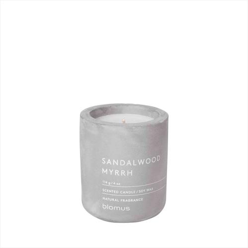 Medium - FRAGA Doftljus Sandalwood Myrrh - 6,5 x 6,5 x 8 cm - www.frokenfraken.se