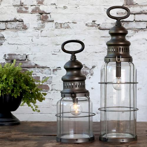 Fransk ladugårdslykta med glödlampa och timer - 32 x Ø12 cm - www.frokenfraken.se