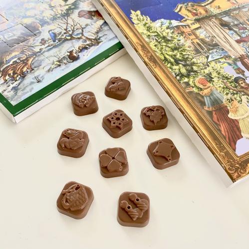 Chokladkalender - Byn På Landet - Adventskalender - 35 x 25 cm - www.frokenfraken.se