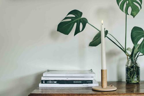 Ljus - 2st Kronljus - Batteriljus i vax med timer -2,3 x 23 cm - www.frokenfraken.se
