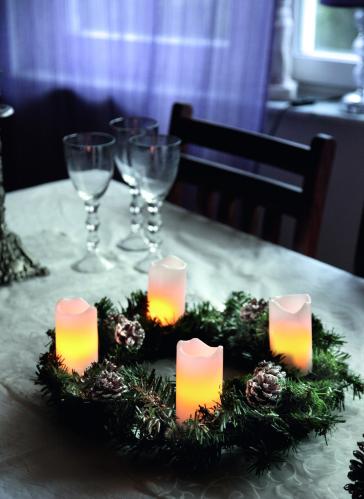 Batteriljus - Blockljus 4 st Advent - 10 cm - www.frokenfraken.se