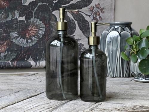 Svart glasflaska med pump i antik mässing - 480 ml - www.frokenfraken.se