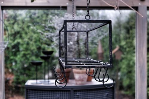 Hängande kökshylla med krokar - 58 cm - www.frokenfraken.se