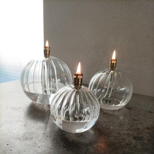 Oljelampa - Vågigt glas - Boll - Mässing - Ø9 cm - www.frokenfraken.se