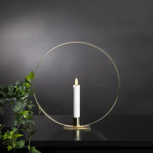 Stående ljusring - Mässing - Batteriljus flammande låga - 28 cm - www.frokenfraken.se