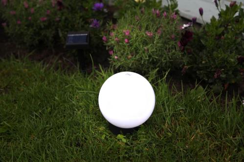 Solcellsdekoration - Utomhus - Boll/Klot - På pinne - Ø15 cm - www.frokenfraken.se