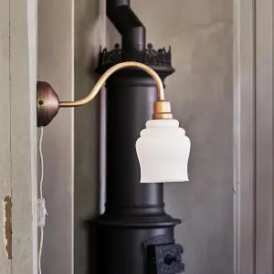 Vägglampa Selma Antik Mässing - Vit - H27 x D35 cm - www.frokenfraken.se