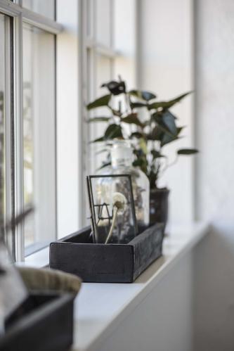 Trälåda - Med metallbeslag - Mörkbrun/Svart - 14 x 6 x 43 cm - www.frokenfraken.se