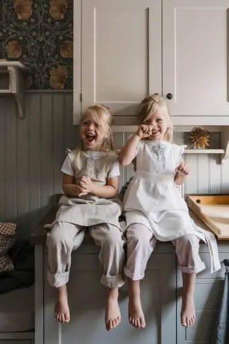 Förkläde - Madicken - Barn 2-4 år - Kapitel 1 - 54 × 69 cm - www.frokenfraken.se