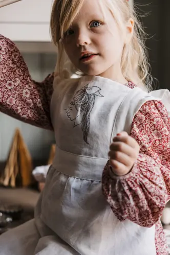 Förkläde - Madicken - Barn 2-4 år - Kapitel 1 - 54 × 69 cm - www.frokenfraken.se