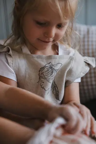 Förkläde - Madicken - Barn 2-4 år - Kapitel 1 - 54 × 69 cm - www.frokenfraken.se