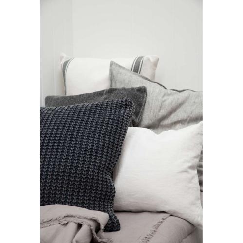 Överkast - Grått med sliten kant - 220 x 240 cm - www.frokenfraken.se
