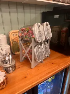 Karamellställ med 4 burkar - 37 x 31 x 29 cm - www.frokenfraken.se