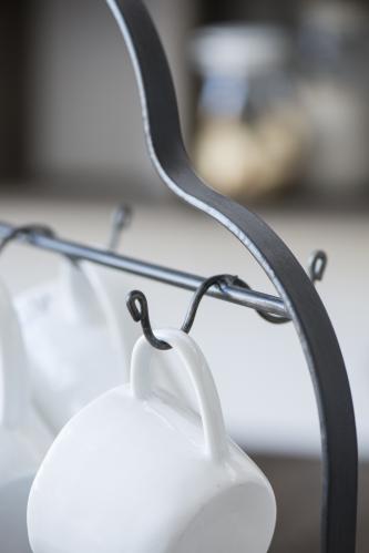 Tallriksställ med krokar för koppar - 54 x 39.5 cm - www.frokenfraken.se