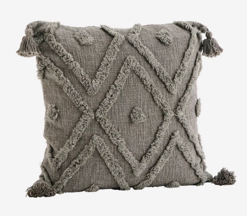 Kuddfodral med tofsar - Taupe - 50 x 50 cm - www.frokenfraken.se