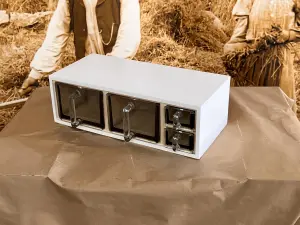 Redahylla - Vit - Med skäppor - 39 x 13 x 18 cm - www.frokenfraken.se