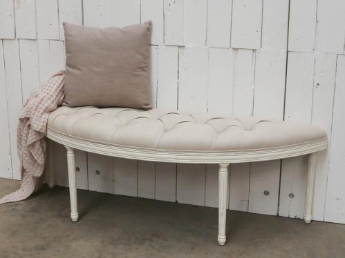 Bänk - Fransk Beige - Linnetyg med knappar - 145 cm - www.frokenfraken.se