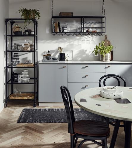 Hängande kökshylla med plats för vinglas - 120 x 43 x 30 cm - www.frokenfraken.se